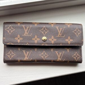 Louis Vuitton Monogram Pattern International Wallet